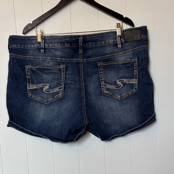 Silver Elyse Jean Shorts! Size 18 - Picture 1 of 5